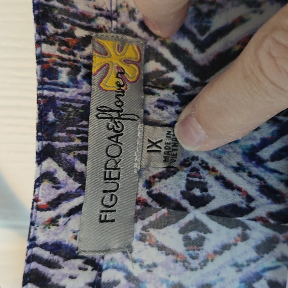 Figueroa and flower blouse - Picture 3 of 5